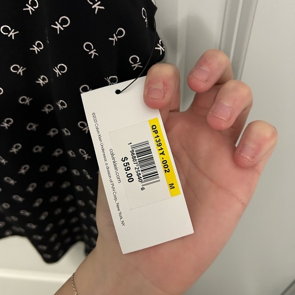 calvin Klein size medium sleep too - Picture 3 of 5